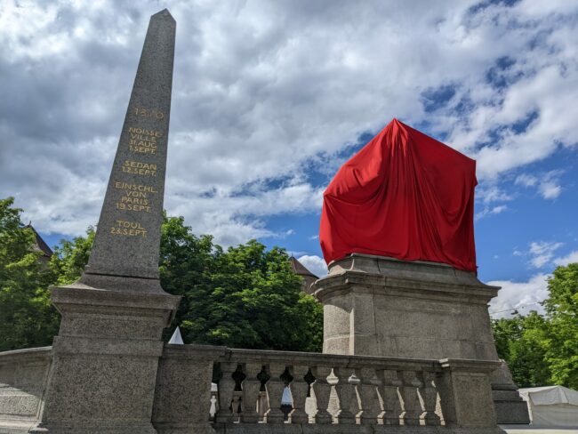 Denkmal_Karlsplatz_2