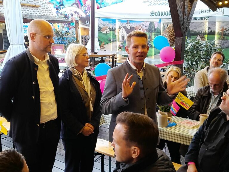Immer wieder gut – das Neumitgliedertreffen der FDP Stuttgart auf dem Frühlingsfest