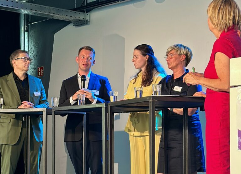Podium beim vbw-Sommerempfang: Wie wir wieder schneller und günstiger bauen