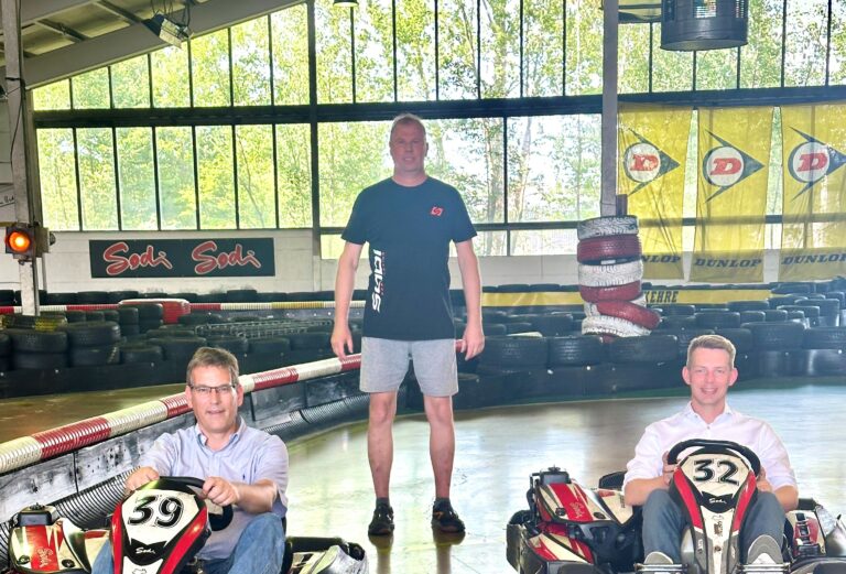 Mit erneuerbarem Kraftstoff auf der Kartbahn unterwegs