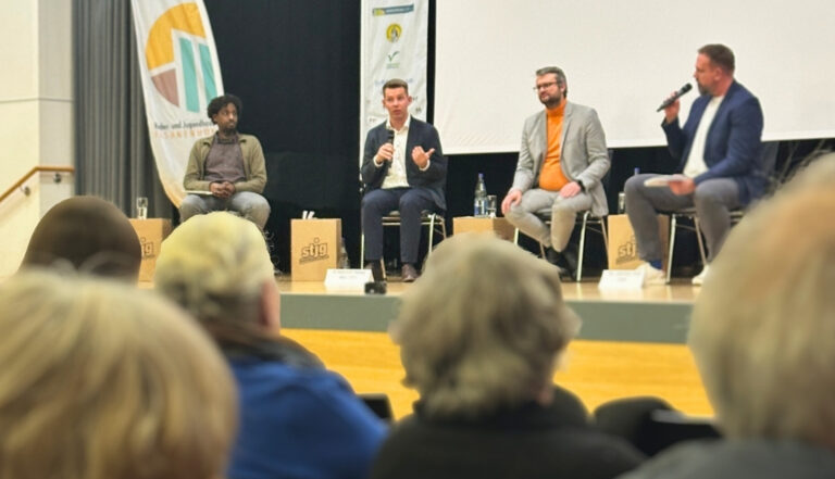 Wirtschaft, Bevölkerungsschutz, Social-Media-Verbot: Podiumsdiskussion der Landeszentrale für politische Bildung