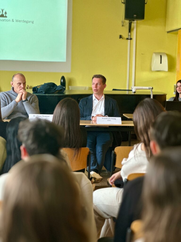 Bildung, Wahlalter, Demokratie: Schülerdiskussion an der Robert-Koch-Realschule Vaihingen