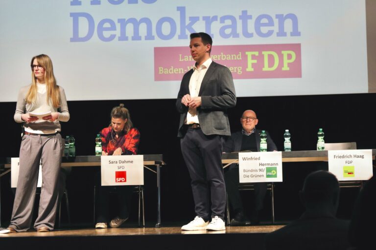 Von Klimaschutz bis KI: Podium des Wilhelmsgymnasiums und der Fritz-Leonhardt-Realschule Degerloch